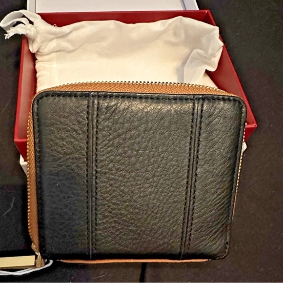Hammitt 5 North NorthEnd Black and Gold Leather Wallet NWT - Picture 3 of 7